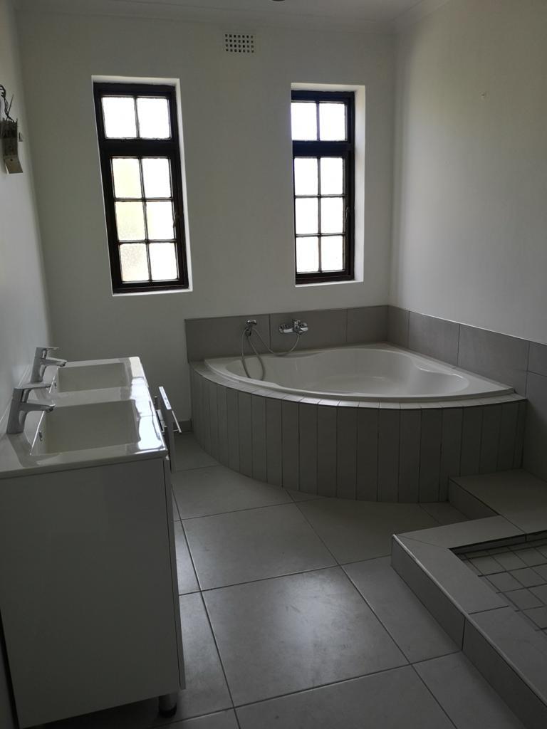 To Let 4 Bedroom Property for Rent in Goedehoop Western Cape